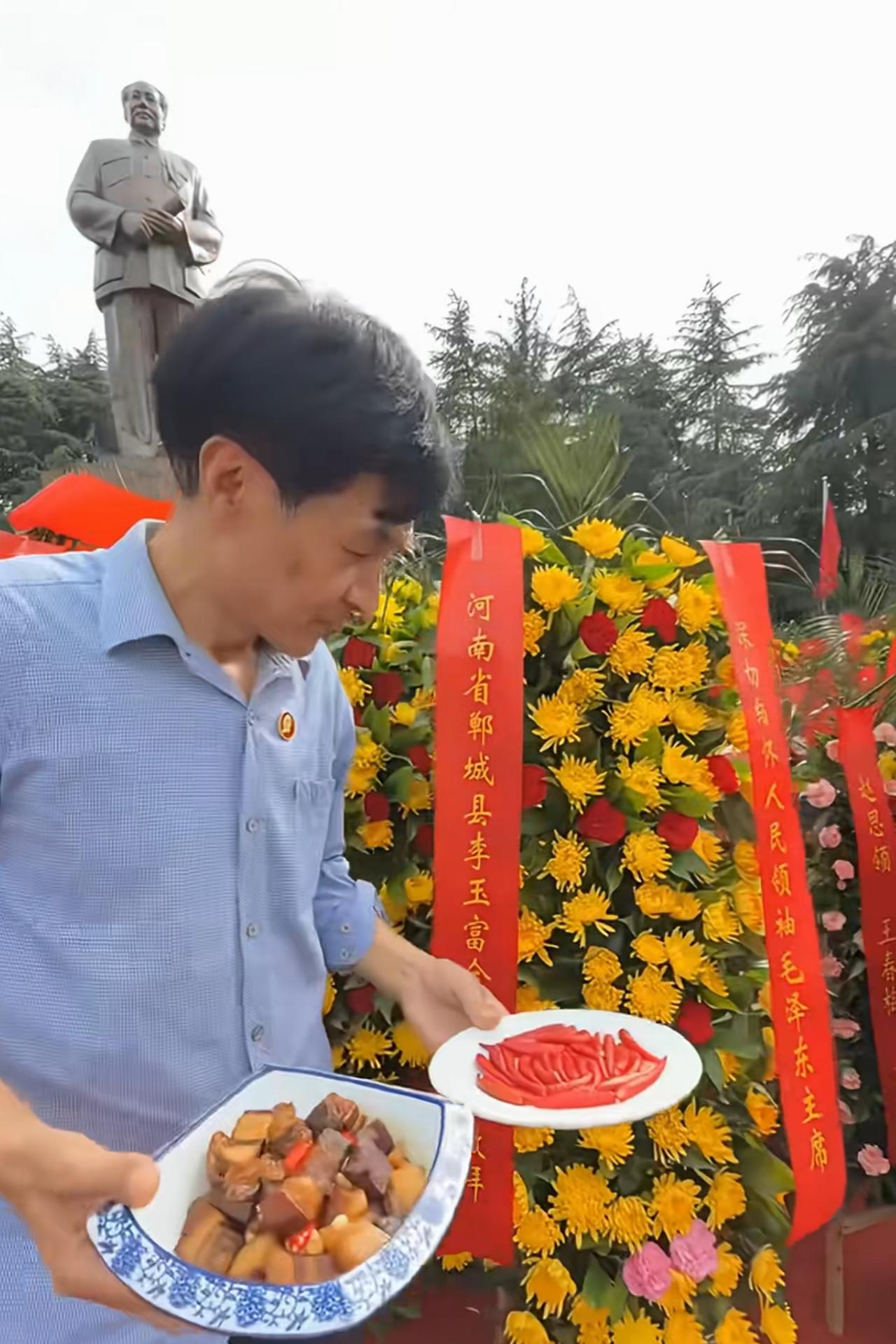 其实，人民心里最明白这是发自心里的热爱和无限的怀念