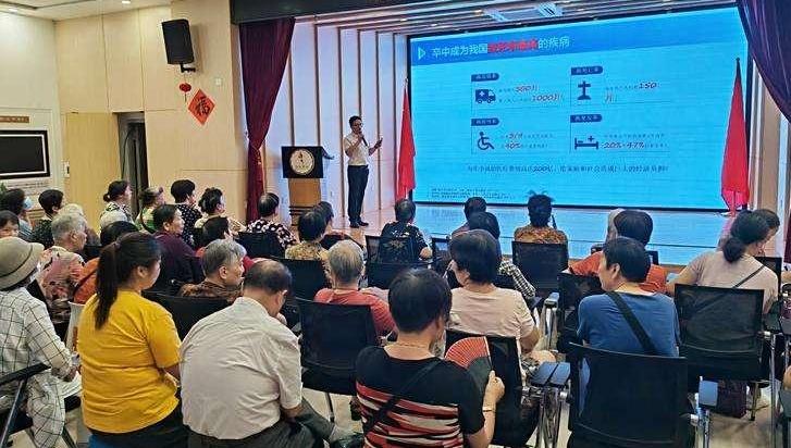 一位中医专家说：“人老了，就是会今天腰酸，明天腿沉，后天睡不踏实，这就叫自然规