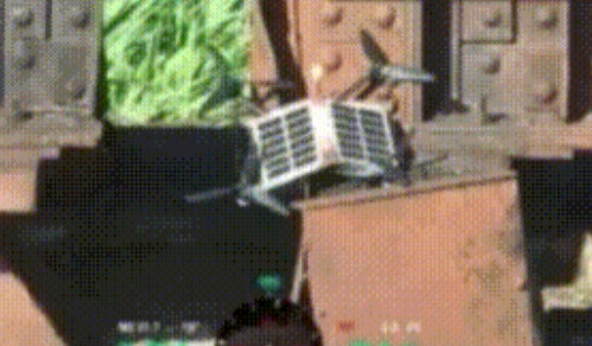 乌克兰侦察无人机发现了俄军一架配备太阳能电池板的FPV自杀式无人机，这架自杀