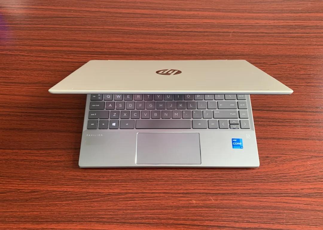 1400出台22年购入I5处理器惠普笔记本电脑实物图、全金属外壳。win10系