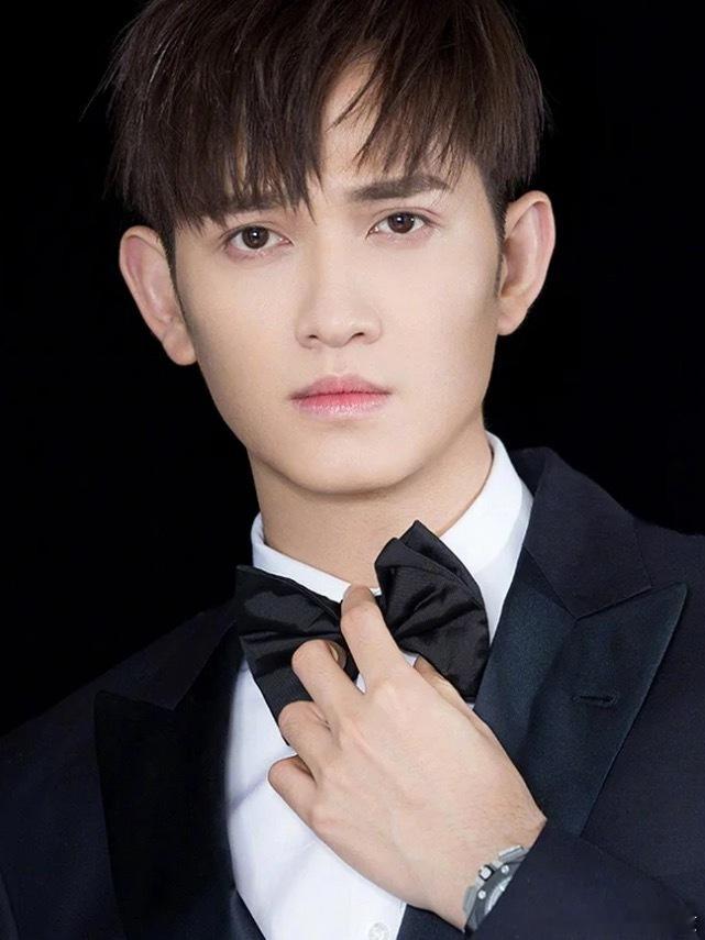 Ber，真的只有我觉得叶容撞脸五阿哥吗！！！家人们！！笑不活了！刚开始看《骄阳