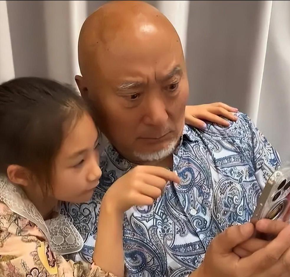 演员陈佩斯，有个儿子，叫陈大愚，生了两个女儿，陈佩斯有点不满意，可又说不出来，总