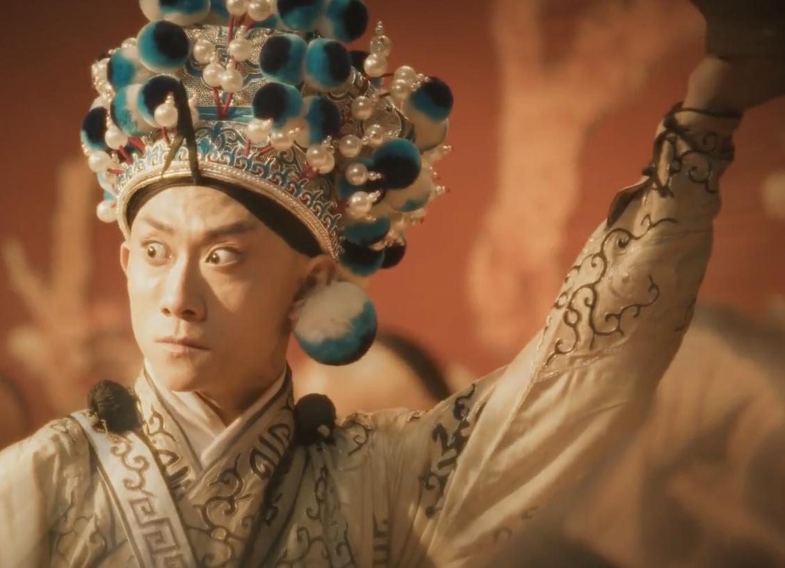 《云雀叫天录》：京剧武生与武林高手在电视剧《云雀叫天录》中，曾经多次一位浑身白