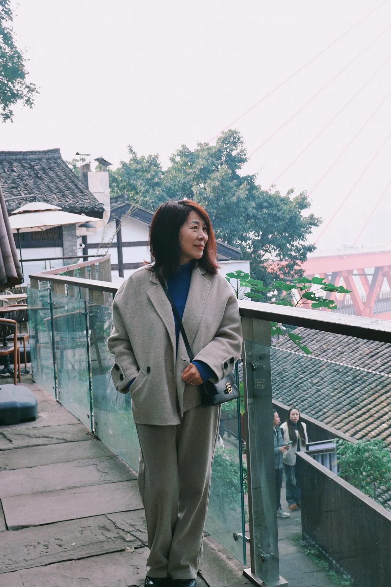 杨绛先生说：“世界是自己的，与他人无关。”初闻此言，只觉是清冷的自我界限，经