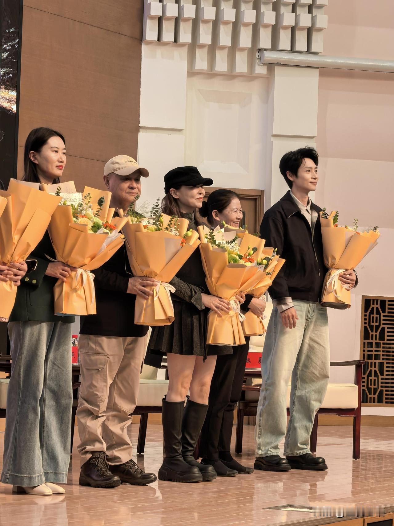 在人大思政课偶遇魏晨还被烈士故事戳哭了今天人大思政课直接封神！先是看了《