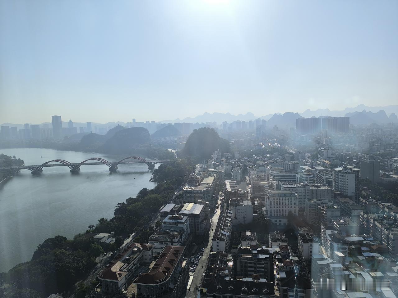 广西柳州的风景这么好，为什么这么多游客总爱跑到桂林去呢？只是因为名气不大吗？桂