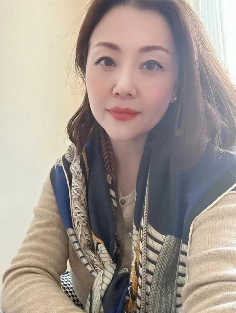 高考出分后，家庭群已经沉寂一整天了女儿姑姑家的孩子今年高考，挺优秀的孩子，之前