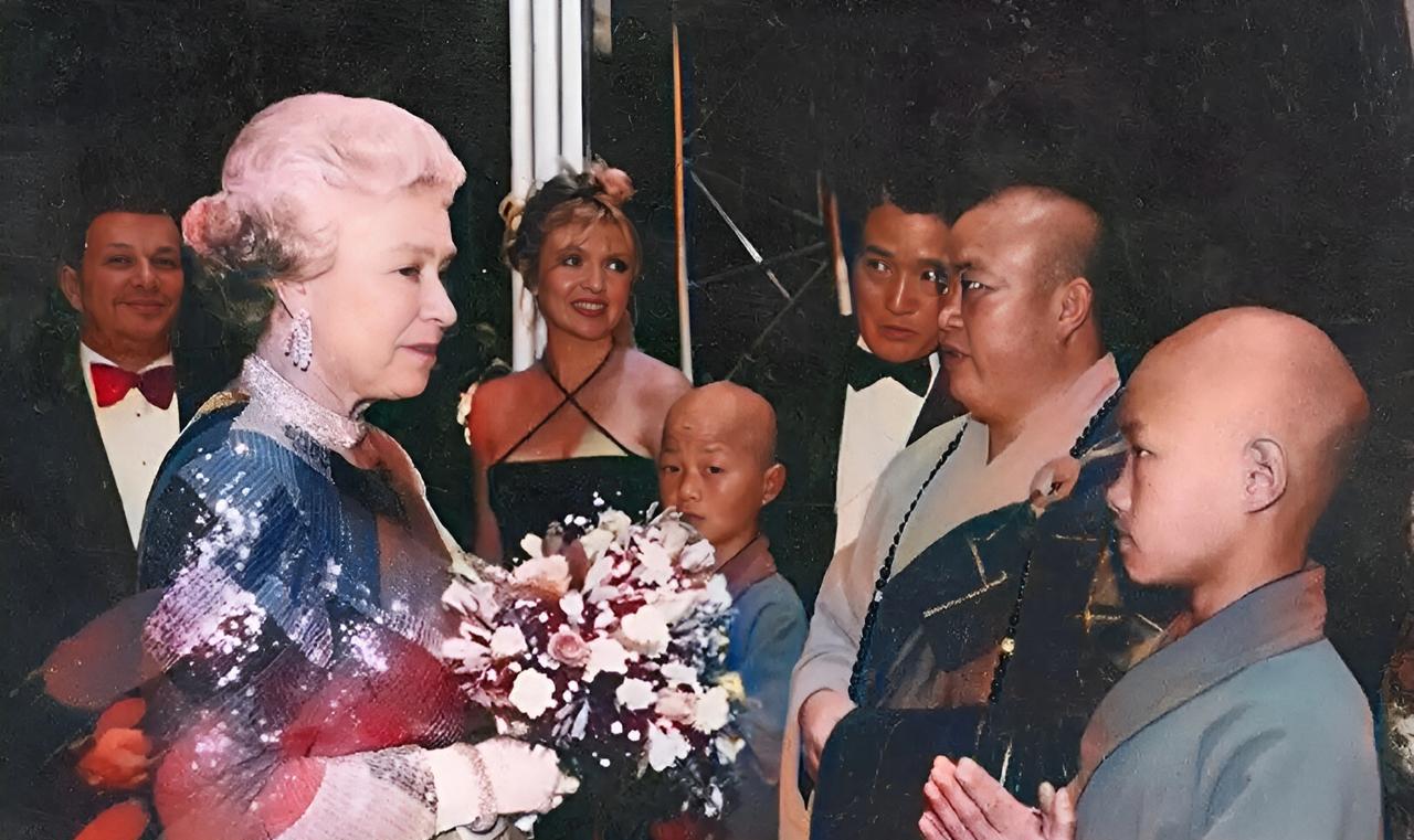 1999年，少林前主持释永信受邀率少林武僧前往英国。释永信等人很荣幸地参加了英国