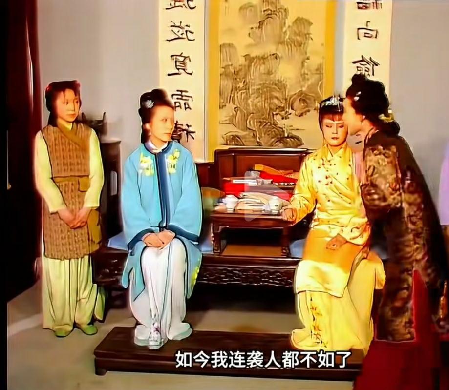 罗汉床真的用处很大，看这个《红楼梦》片段，探春和李纨坐的就是罗汉床。罗汉床放个