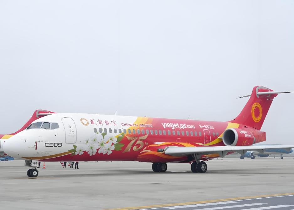 咱家的C909，在越南飞了半年，租期一到，人家没续，飞机就这么飞回来了，很多人