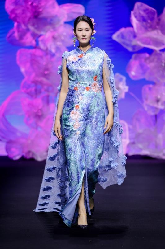 红鼓小爱·陆芳华2026春季中国国际时装周发布的"春涧集"系列，色彩搭配堪称一