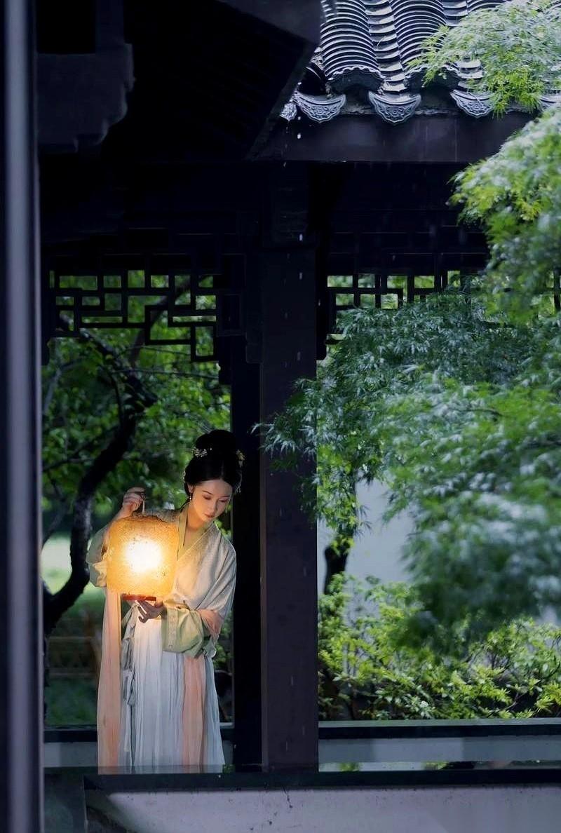 你发现没？那些在家里吵架非要吵赢、脾气一个比一个硬的女人，最后往往都拖着一个“