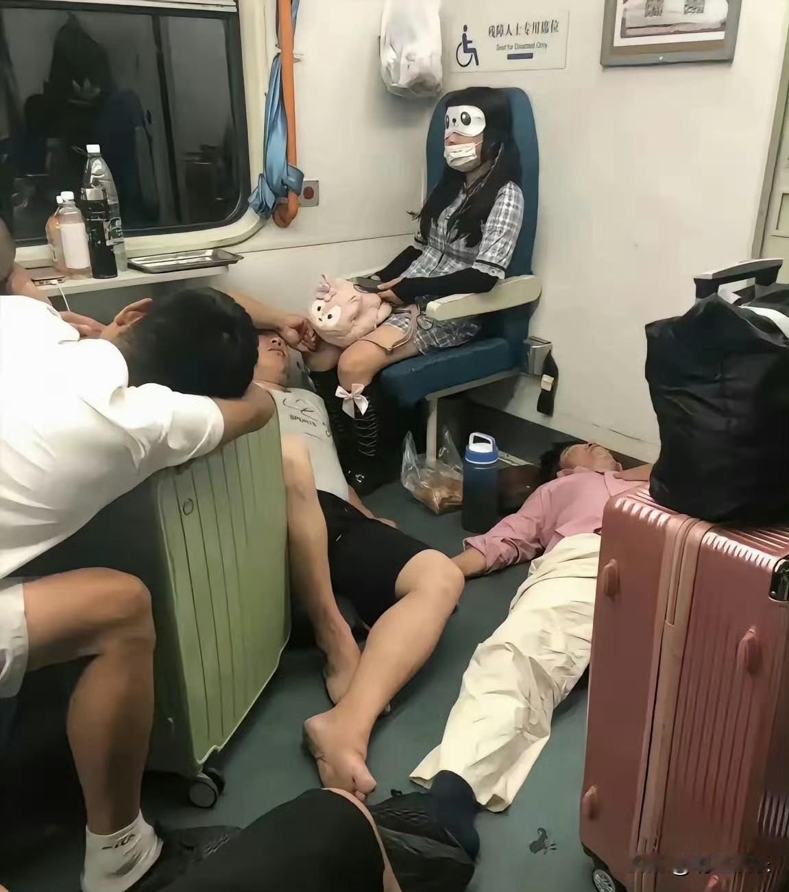在在车上这样有没有考虑过别人的感受？