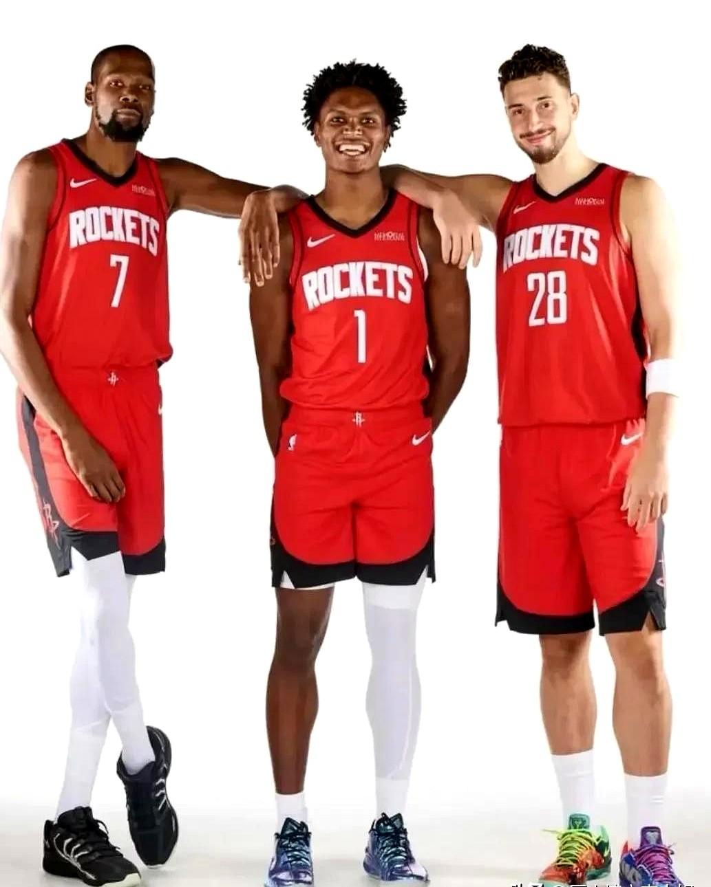 火箭队这赛季真变了！乌度卡直接把传统控卫那套给废了，球权全队分摊，搞得防守方头都