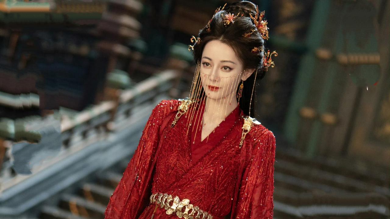 易易紫言论引热议，女星事业爱情抉择再成焦点近日，易易紫在直播中谈及娱乐圈恋爱