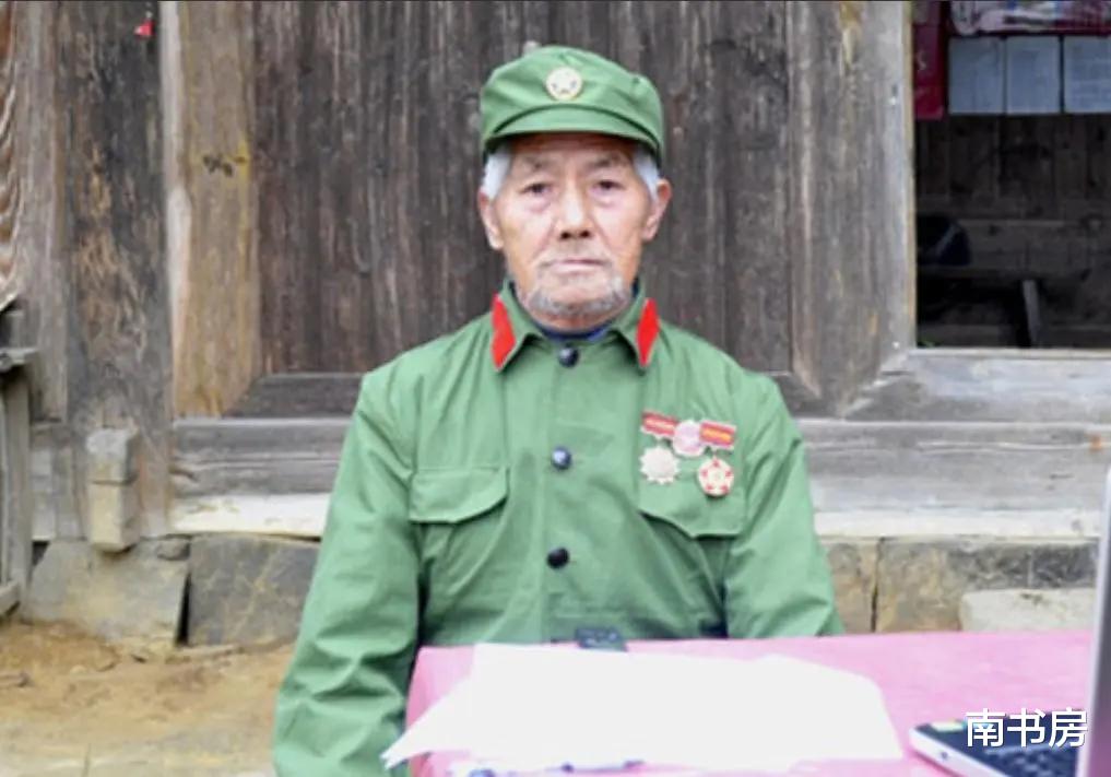 老兵<em>隐藏身份</em>47年,晚年为救女求助政府:毛主席让我不能透露<em>身份</em>