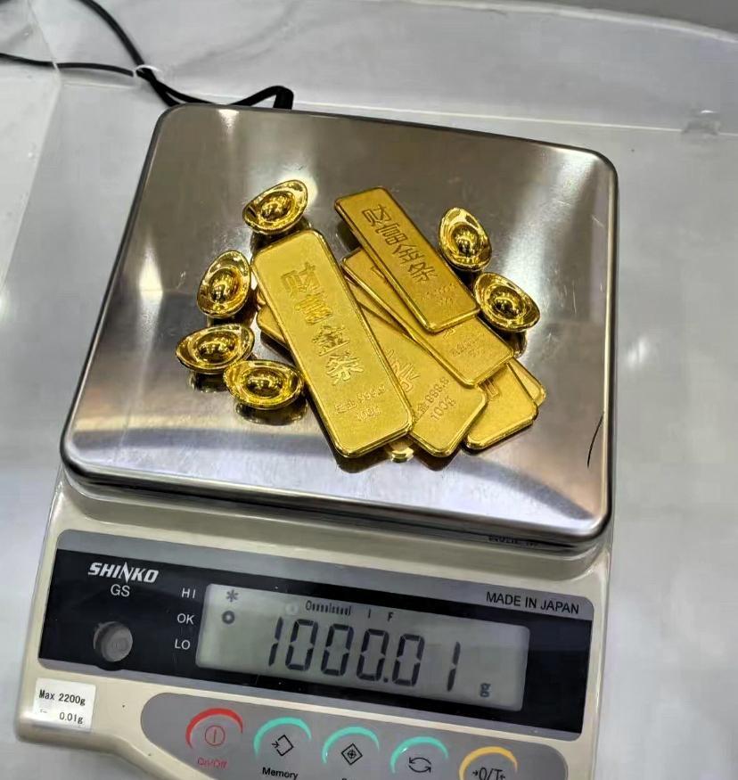 我现在愁得整夜睡不着，1000克黄金直接成了甩不掉的包袱！十年前300不到一