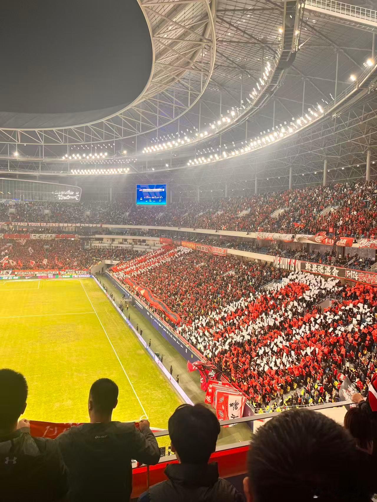 涉事看台1至5排空场1场……说实话，中足联这个处罚有点让人搞不懂，反而让这件事引