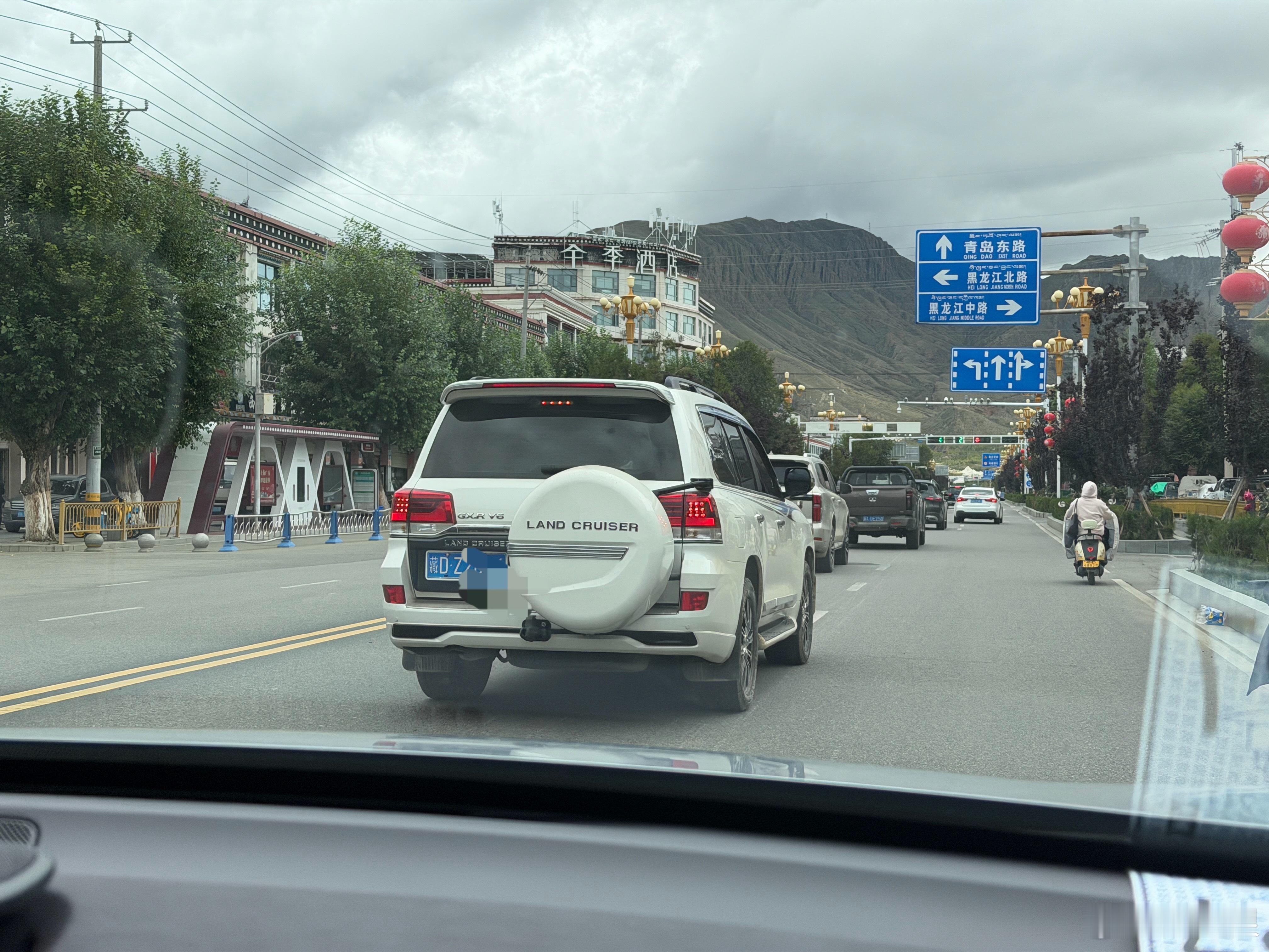 传言说，现在318、216上全是长城坦克系列越野车，丰田越野车已经不流行了。本博