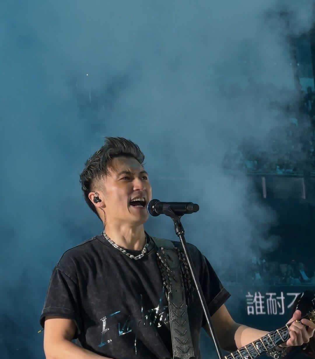 我劝大家千万不要去看谢霆锋演唱会了不是因为他迟到早退也不是因为王菲来当嘉