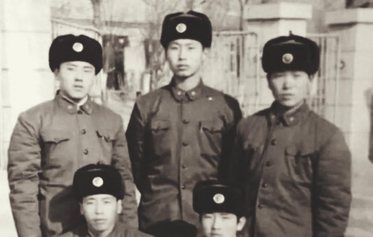 1986年，第12侦察大队特侦2连工兵班长刘庄从老山前线归来，荣立一等功。经过内