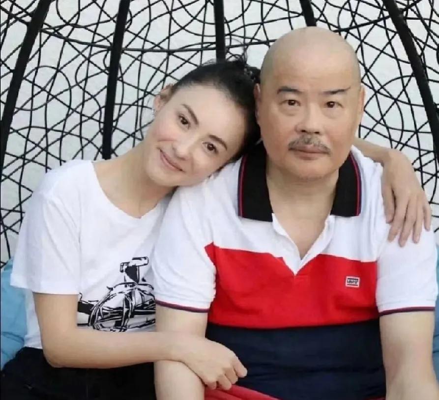 张柏芝能有如此神颜，真的是中了基因彩票！她爸虽不算传统意义上的帅哥，但五官