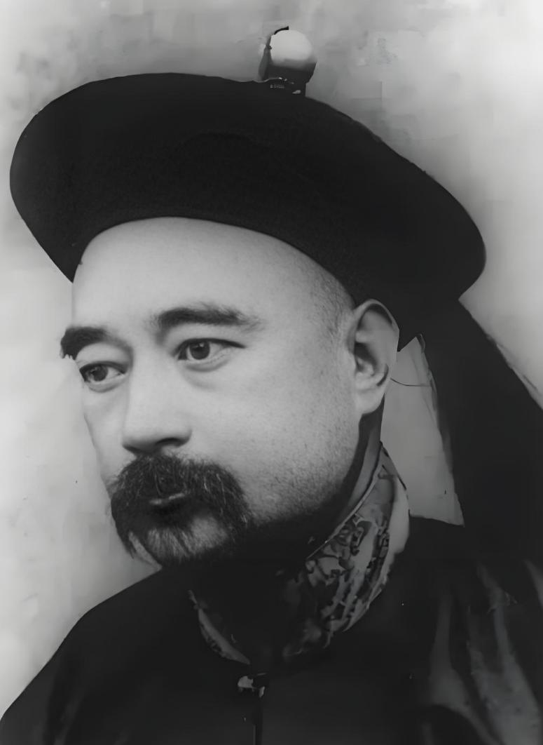 湘军前期，最能打的当属李续宾，后来才是鲍超。李续宾的战绩相当辣眼，截至咸丰八年