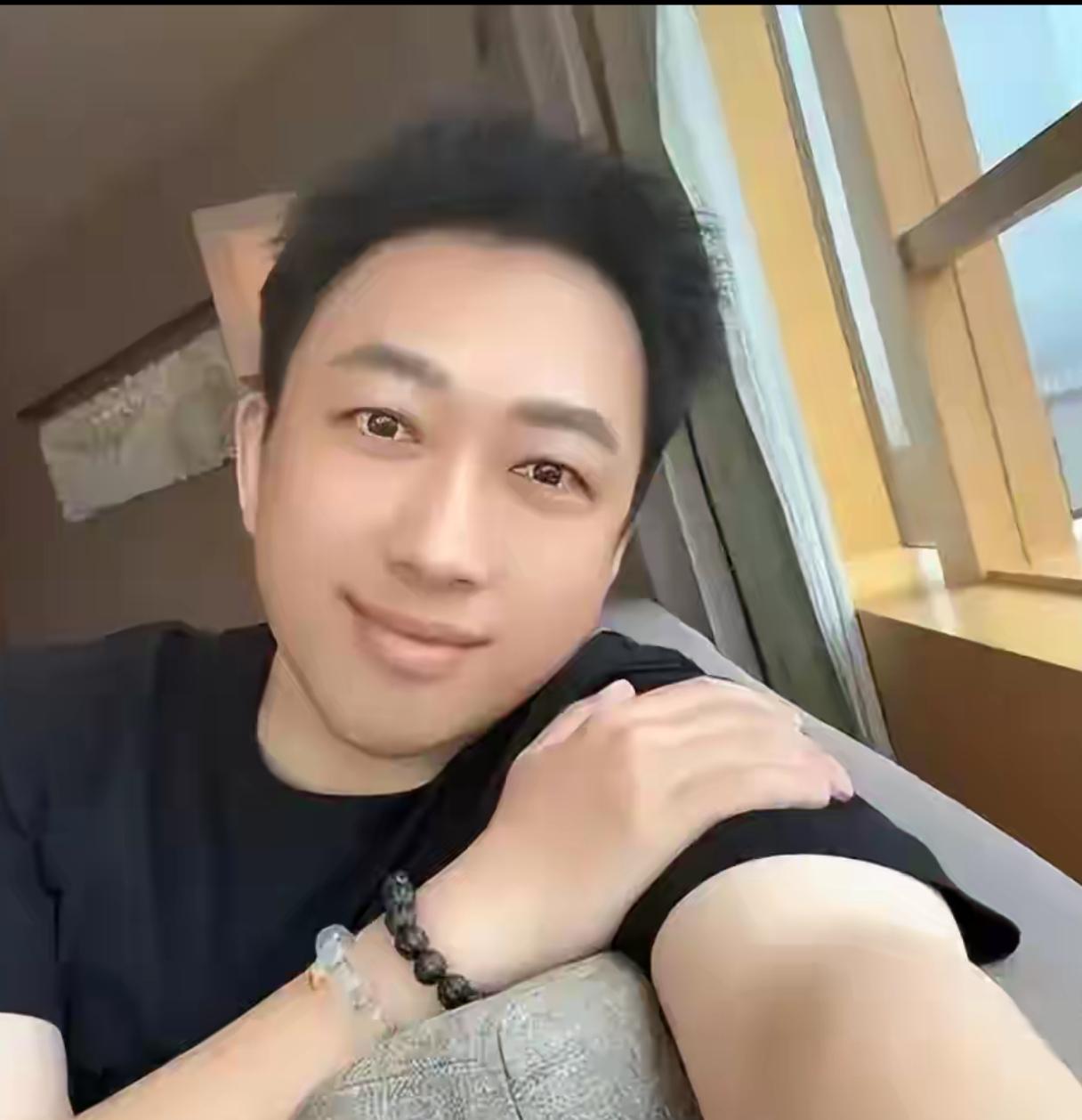 最近娱乐圈的瓜，一个比一个离谱。第一个瓜：新人演员被逼发私密照横店有个叫