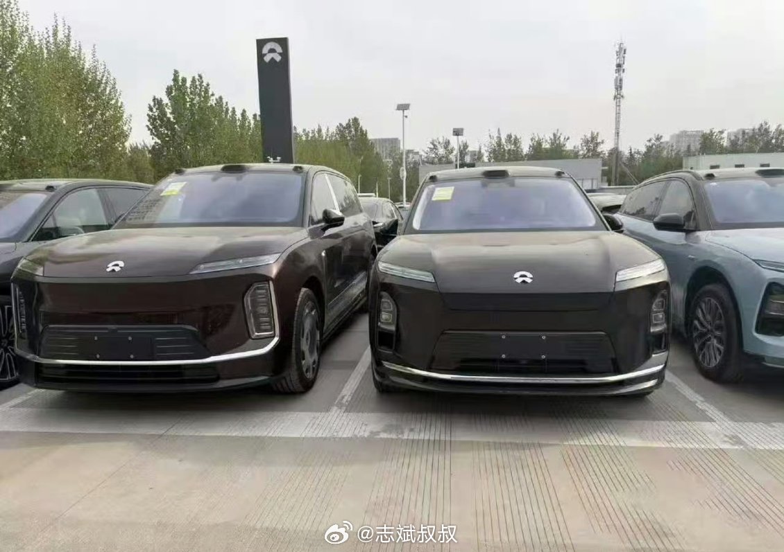 这么看，蔚来ES9比隔壁的三代8要足足大一圈，而且气场也大很多很多。车好像是9号