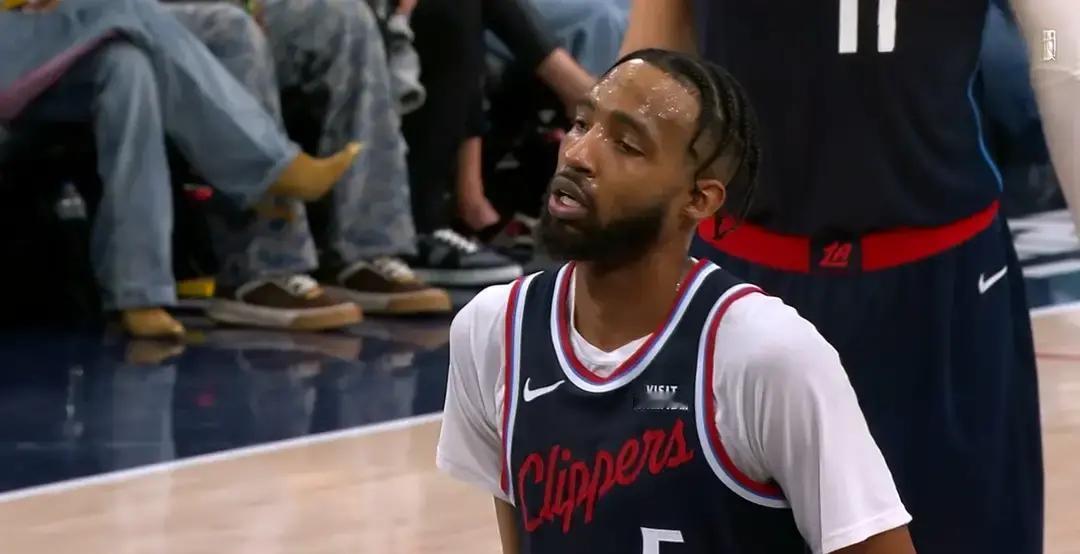 记分牌定格110比128，小琼斯却在落败中拼出最硬一仗快船主场110比128大