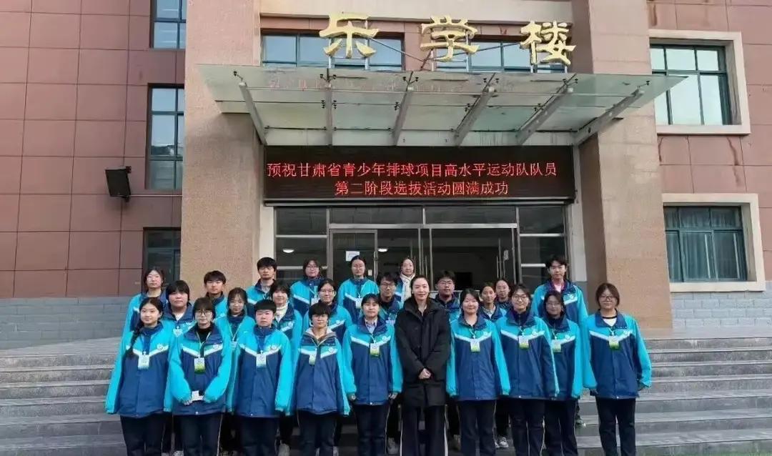 跨省抢人第3年，甘肃女孩把天津送上冠军她们从兰州坐绿皮火车来，14岁，身高