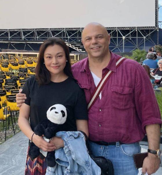 2000年，史可和洋老公出门逛街，遇到了前夫，史可和洋老公说：“你看，那人是我前