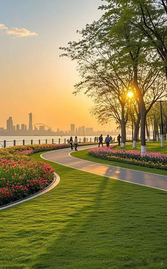 奉劝退休老人，只要每月退休金有1500以上，能躺平就彻底躺平，抠抠搜搜过日