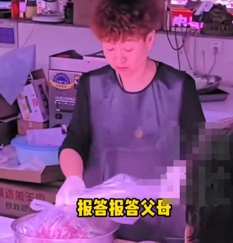 辽宁一市场摊主儿子考了672分，当天市场就送来了十万元。没想到，儿子随后又接到两