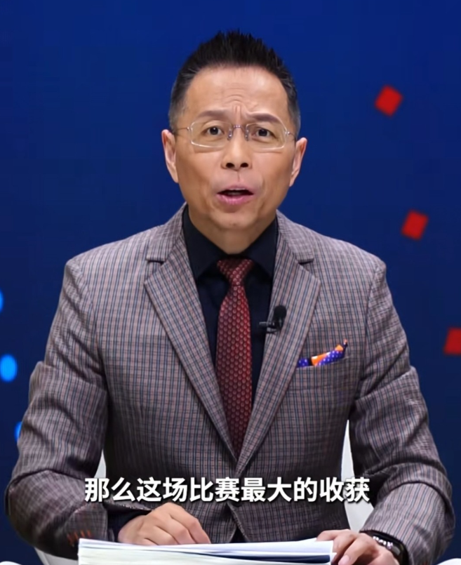 国足3-0大胜越南！赛后詹俊老师点评比赛，说了3句肺腑之言。1、小组赛的澳大利