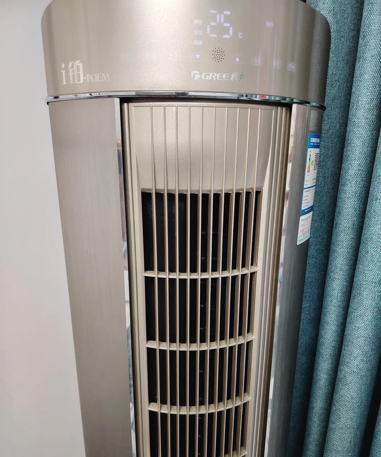我同事说他父母昨天去商场蹭空调，结果到了商场消费2000多块钱，两个人各买了一双