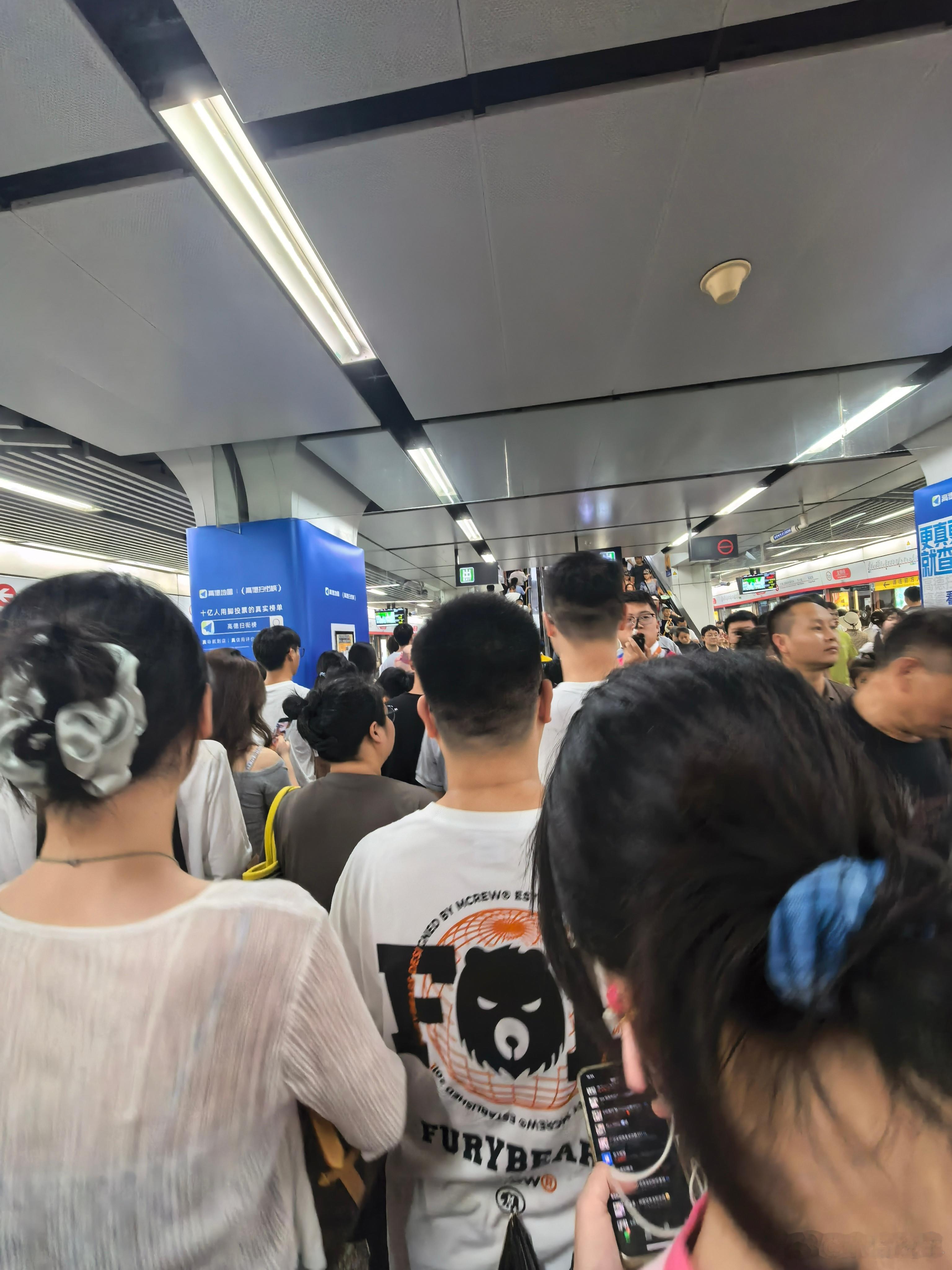 国庆假期出来玩，人是真的超级多啊[捂脸哭]​​​