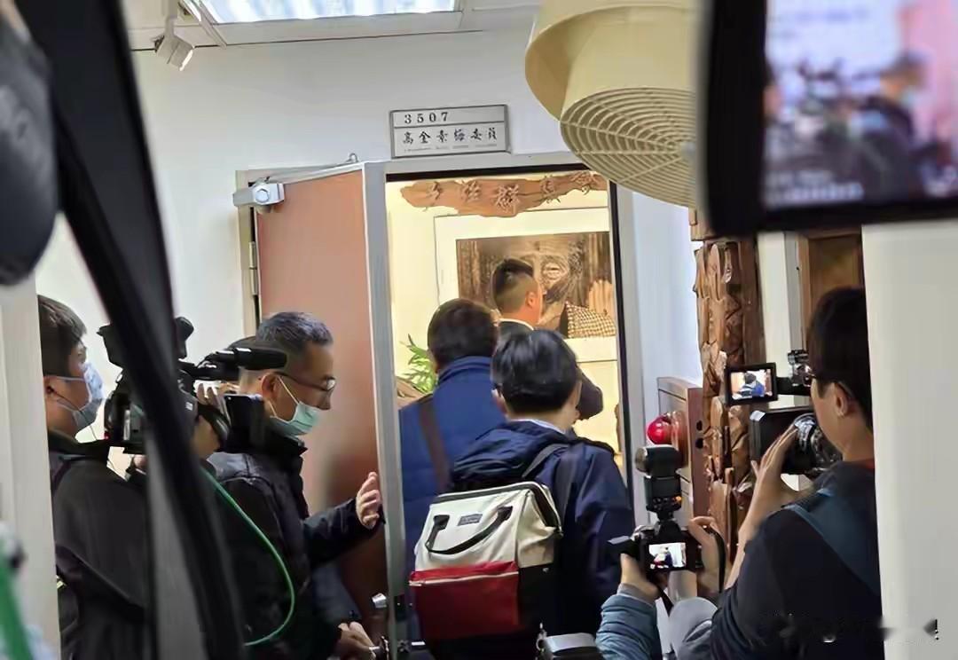 自称是福建人无党派立委高金素梅，这位统派人士刚刚遭到民进党当局鹰犬司法部门的搜查