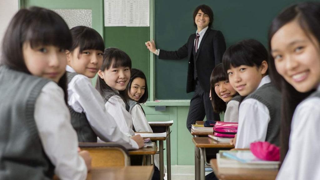 日本美丽女教师恶搞全班男生(爆笑)_土豆视频