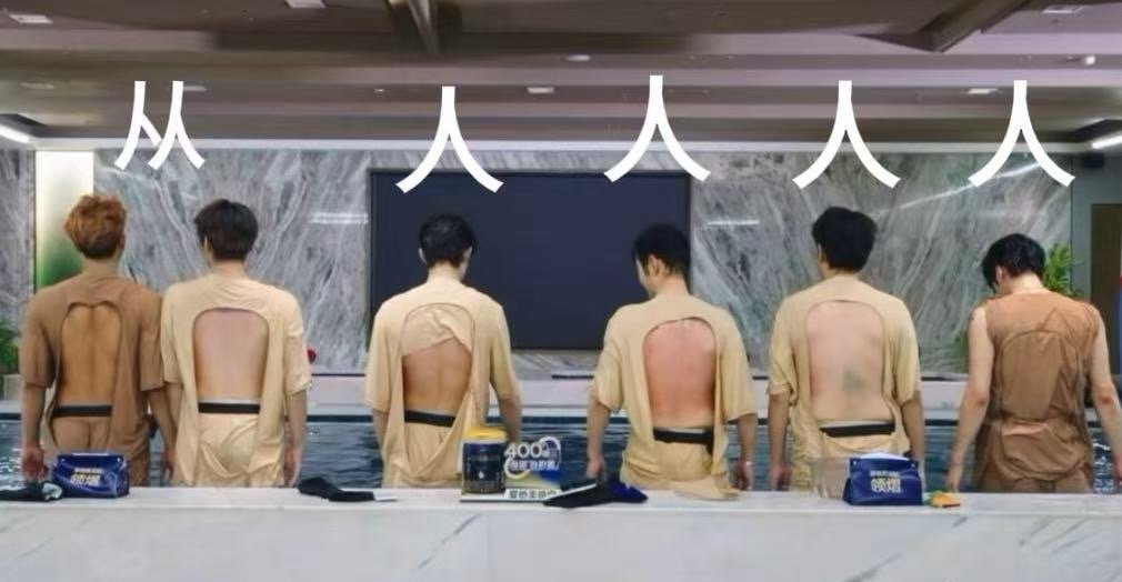 差点以为黄子韬没穿裤子黄子韬和衣服撞色我勒个豆差点以为黄子韬没穿裤子