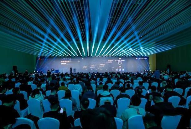 炸翻AI圈！中国模型直接砍价90%，硅谷巨头彻底慌了硅谷还在靠堆算力撑场面，