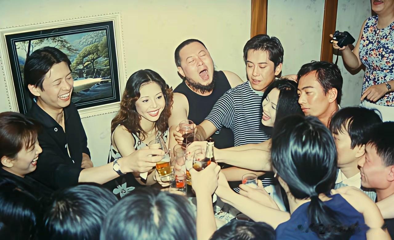 你认识他们吗？都是90年代很受欢迎的明星，如今真的没有几个年轻人能认识。