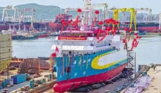 37名普通渔民豪掷1.5亿！5月5日，一艘3500吨级巨轮在浙江温岭震撼亮相。他