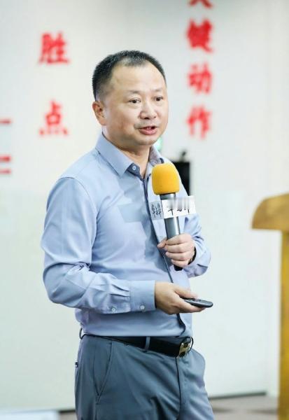 笑不活了！华杉也不喜欢贾老板老贾真是讨众人嫌贾国龙这人真好玩，当初见