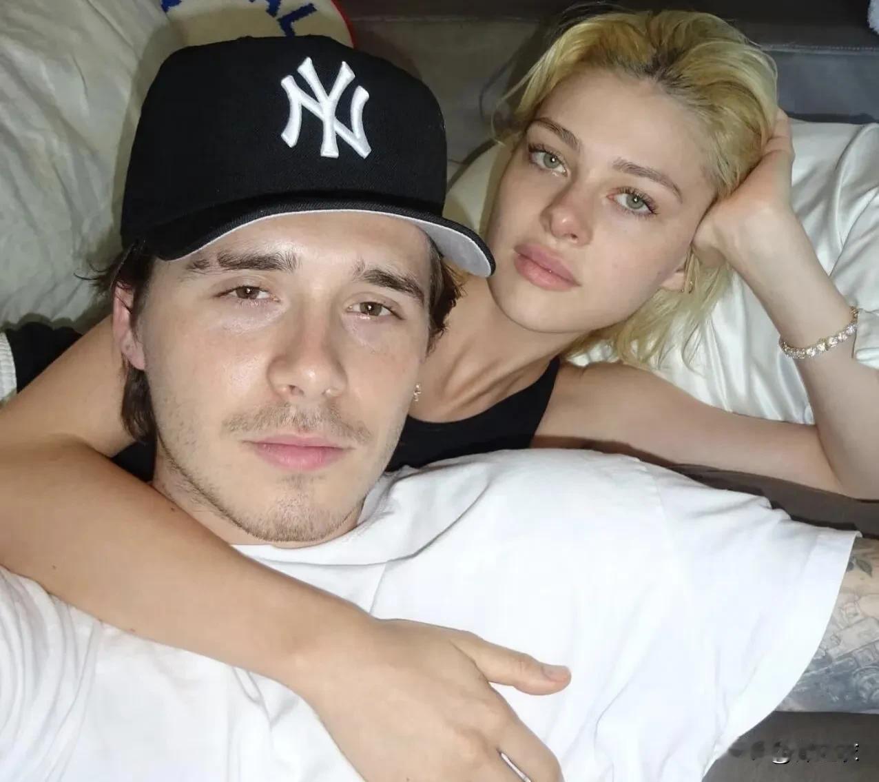 布鲁克林夫妻俩的Vogue的婚礼采访不是说，儿子和老婆跳的第一支，老婆和自己爹跳