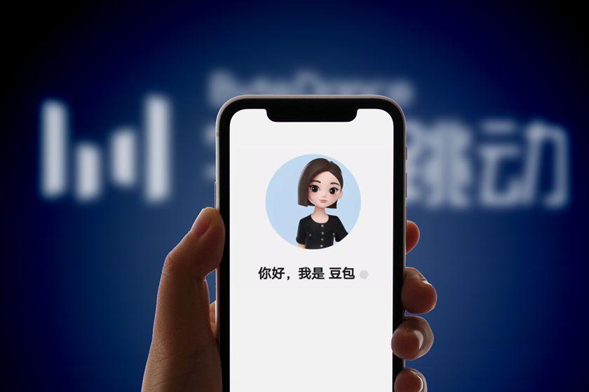 原定8月问世的豆包2.2突然跳票了。以“大力出奇迹”和极速迭代著称的
