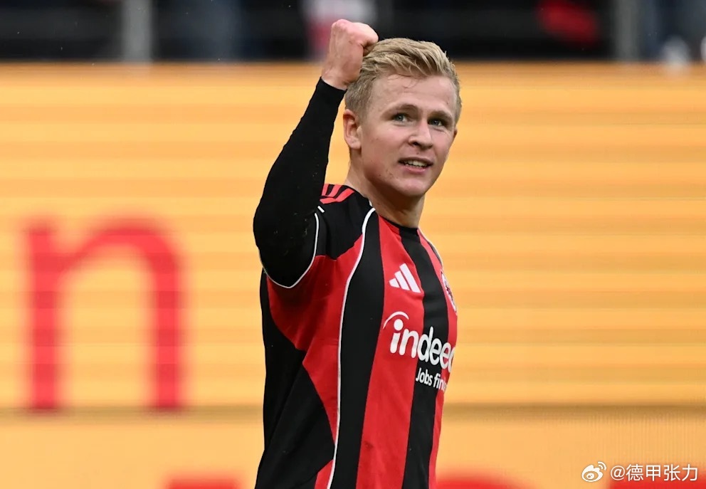 布尔卡特真是一个好球员，他已经很快适应了新球队法兰克福，德甲射手榜排名第二。法兰