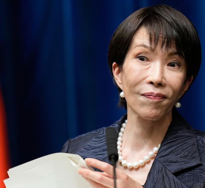 内外夹击！日本乱成一锅粥，高市早苗被全网施压！高市早苗在台湾问题上踩