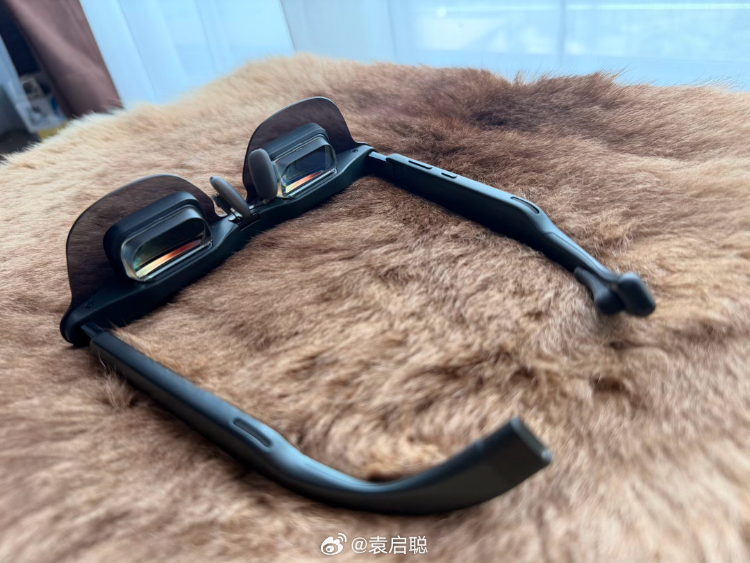 分享一下我现在出门必带的两款智能眼镜，都是出品，一款智能眼镜，我主要用来随时拍摄