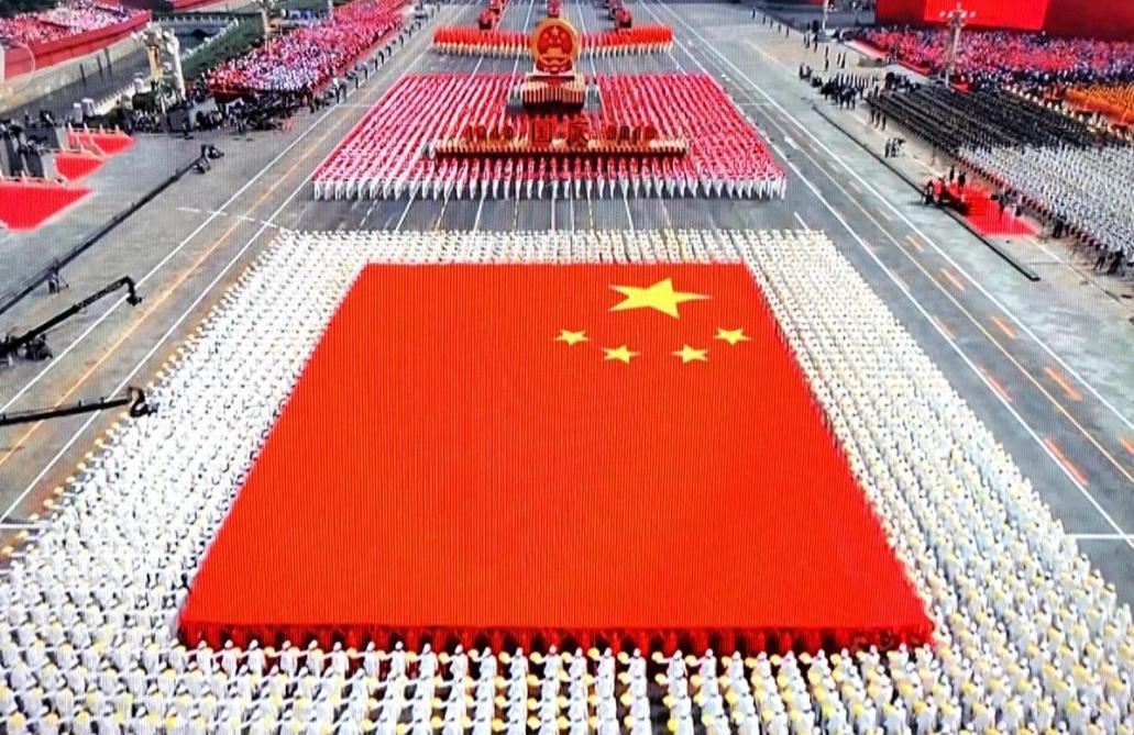 老美心里门儿清，真要跟中国硬碰硬，自己也得脱层皮，就拿南海来说，中国在这儿修岛建